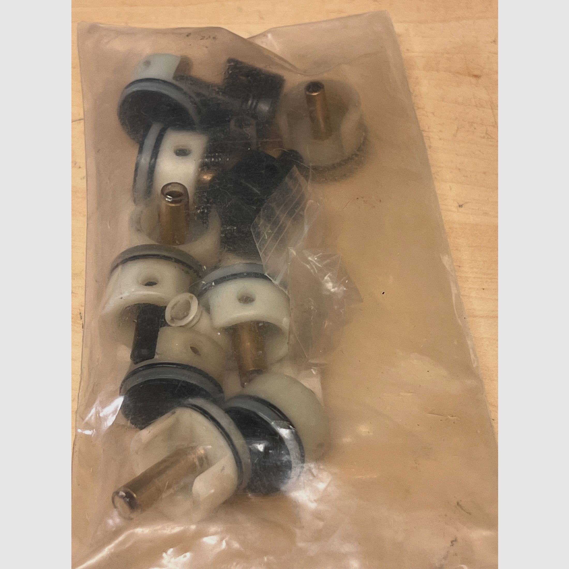 Lot de Piston Heads d'origine de différents fabricants, principalement Cyma