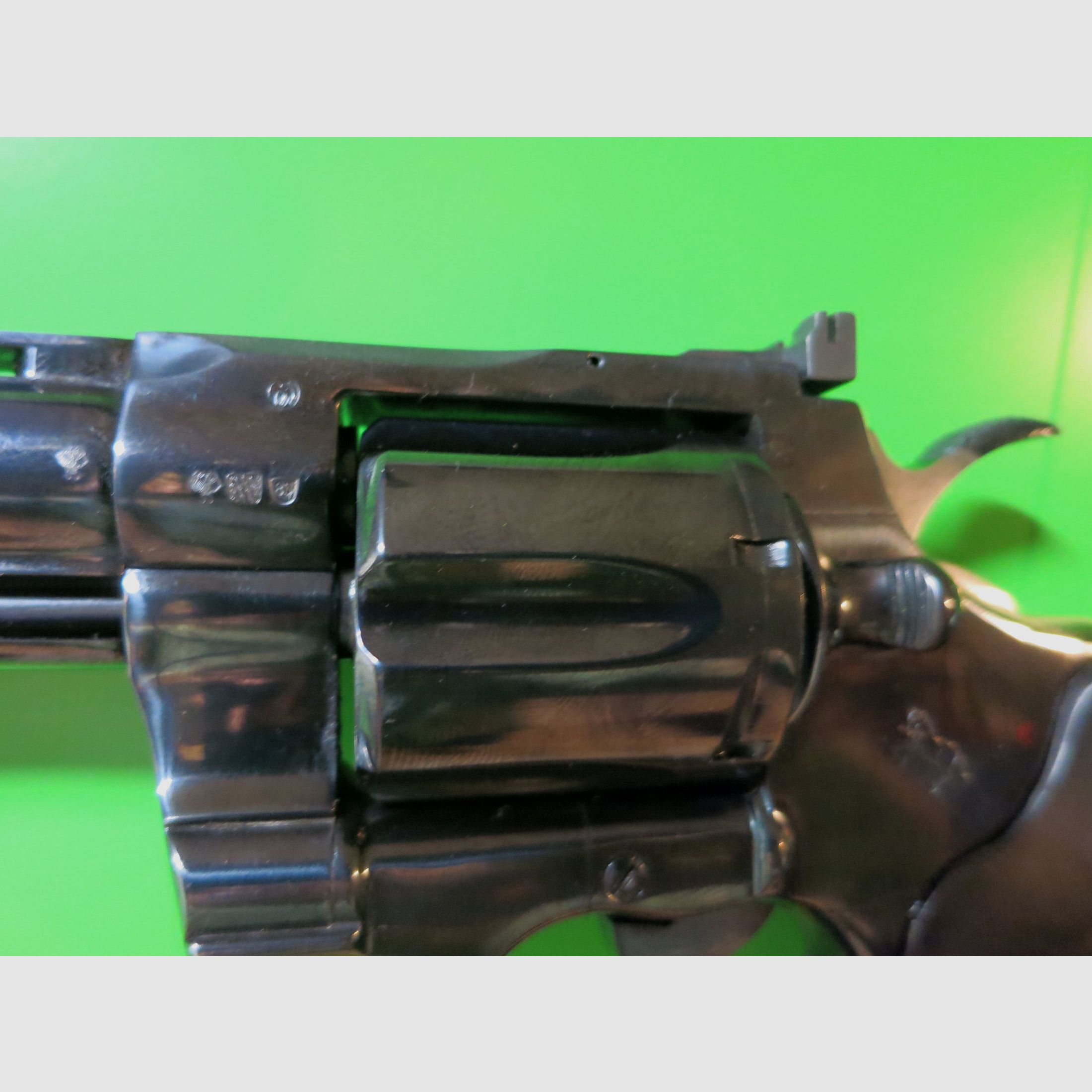 1985 COLT PYTHON, Royal Blue, .357 Magnum, 6" barrel, rubber sport grip #19-