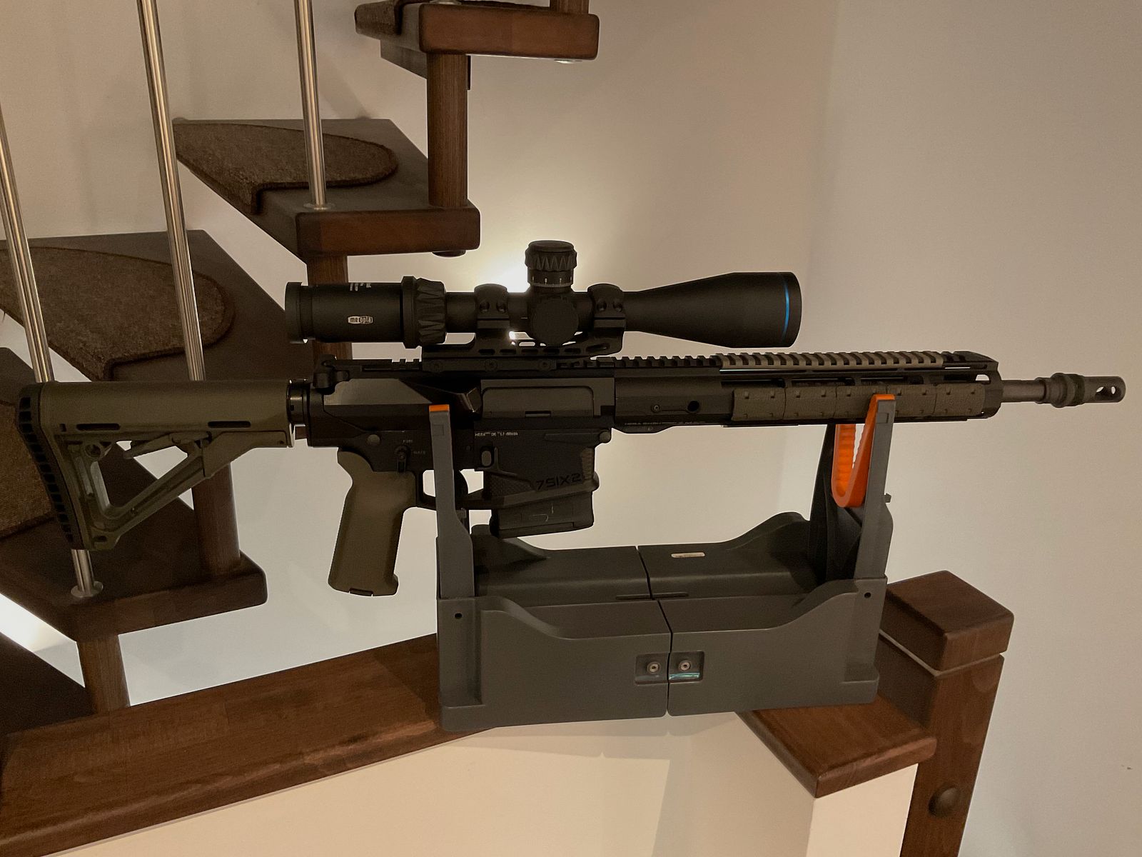 Hera Arms 7SIX2 14,5 Zoll im Kaliber .308 incl. Meopta Zielfernrohr Optika6 3–18x50 RD SFP und Zubehör 