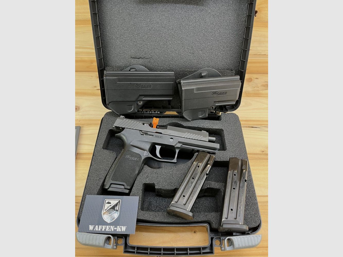 SIG Sauer P320 FullSize avec 3x chargeurs, mallette, drapeau de sécurité et 2x holsters 9mmLuger
