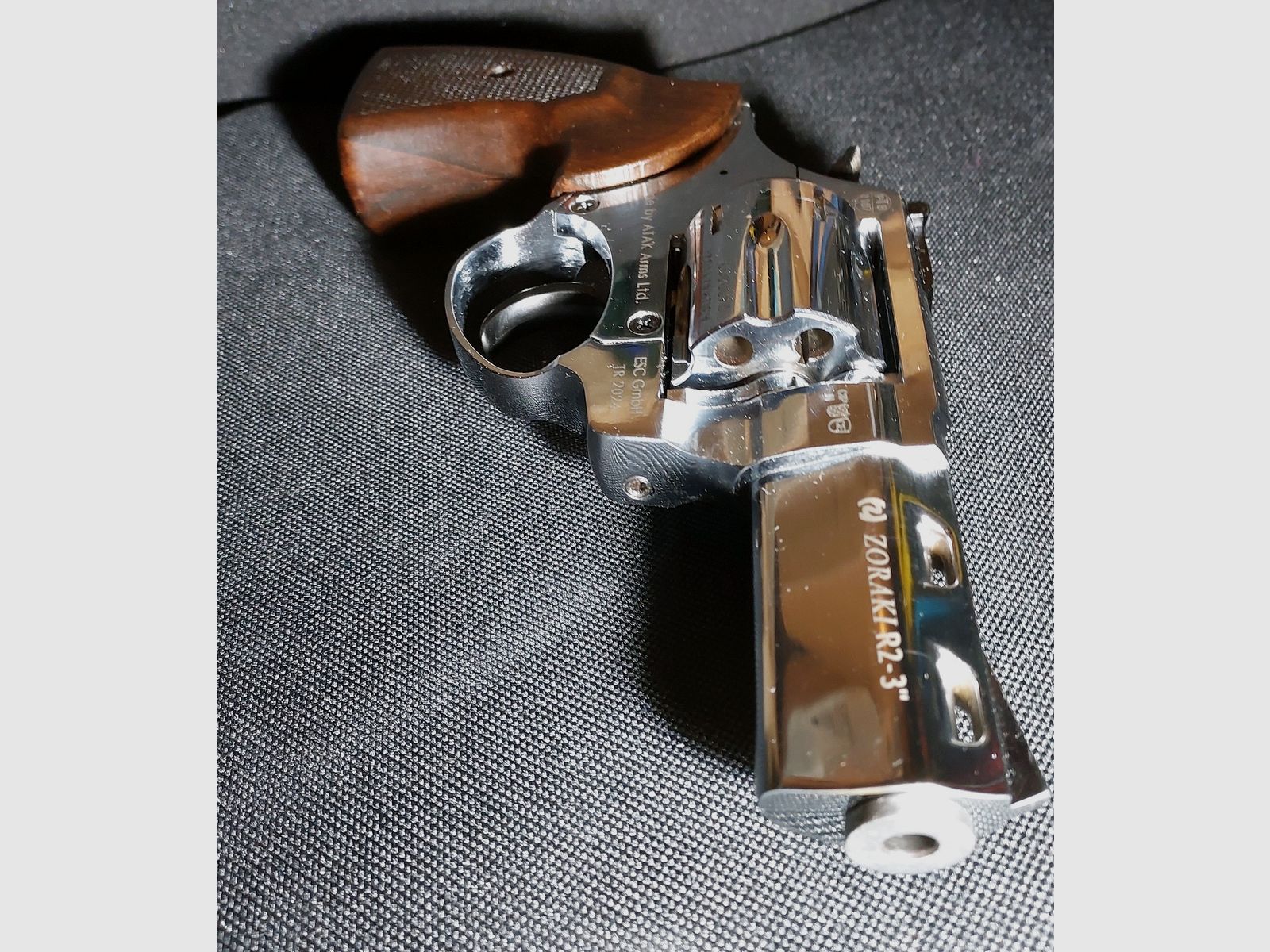 Zoraki R2 3 pollici revolver a salve (PTB 1107) calibro 9mm R.K. cromato con impugnature in legno e protezione della bocca - COME NUOVO!