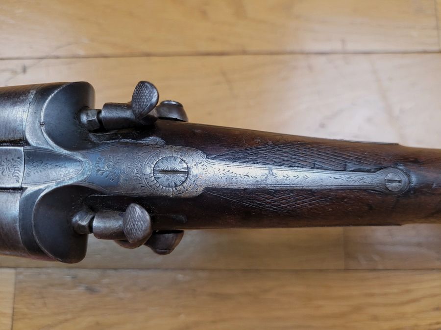 Beau fusil anglais en canon de Damas à chiens externes – calibre 12/65 percussion centrale – fabrication E.F Walker, Birmingham – vers 1885/1887 – beaux bois – pas de jeu – bons canons – excellente percussion et platines particulièrement fluides – l&rsquo;art britannique du fusil de chasse à son sommet !, image 21 sur 26