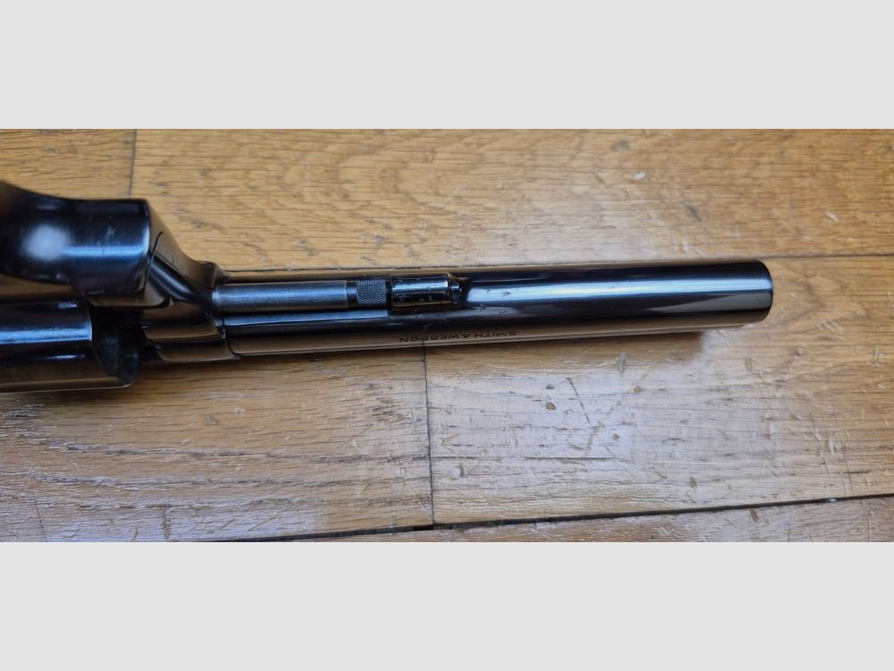 Wunderschöner Revolver Smith&Wesson K38 „Masterpiece“ oder Smith 14-4 nach 1957 – Kal. .38 SP – Waffe von 1977 – Das Modell „Target“ in 38. des Military and Police von 1905! – 80 Jahre verdienten Erfolgs – Zweites Set Pachmayr-Griffschalen – Originalverpackung mit Nummer – Zustand nahezu neu! – TBE/TBE+, Bild 12 von 22