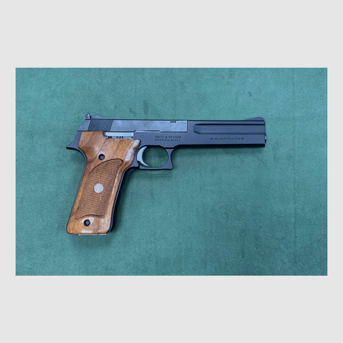 Smith & Wesson 422 .22lr
