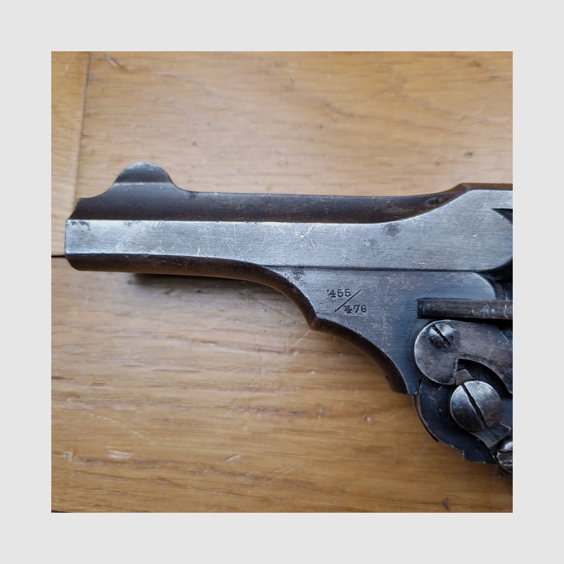 Très beau revolver Webley MkIV – Calibre .455/.476 – Numéro de série 80 574 – Vers 1900 – Distribution Dickson Edinbourgh– Excellente mécanique – Pas de jeu – Canon et chambres très bel état – Plaquettes ébonites superbes – TBE, image 17 sur 17