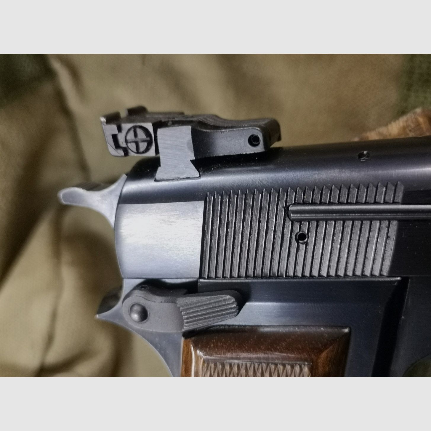 Browning High Power 9mm Para mit WS Peters Stahl PSWIII .22lr