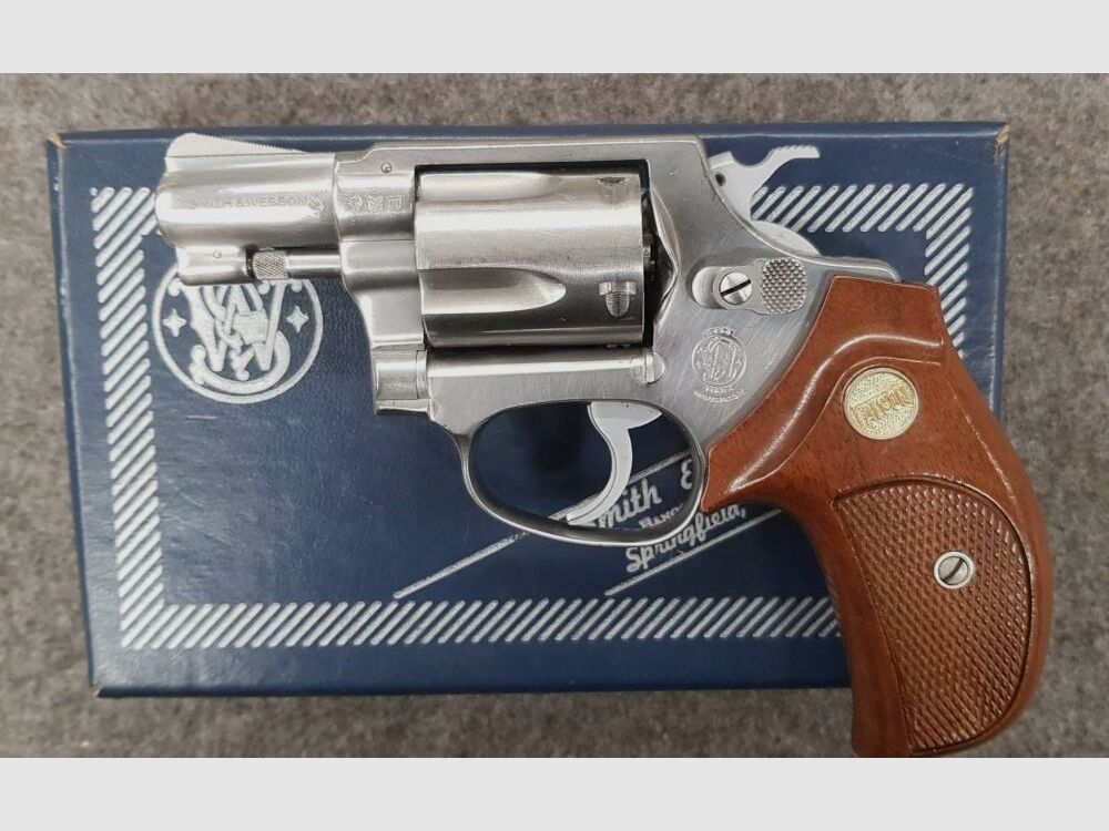 Smith & Wesson 60