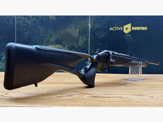 Blaser R8 Carbon / Elastomer / Atzl-Abzug / gekürzter Lauf / Mündungsgewinde / Logo schwarz glänzend / Vorderschaftabschluss carboniert