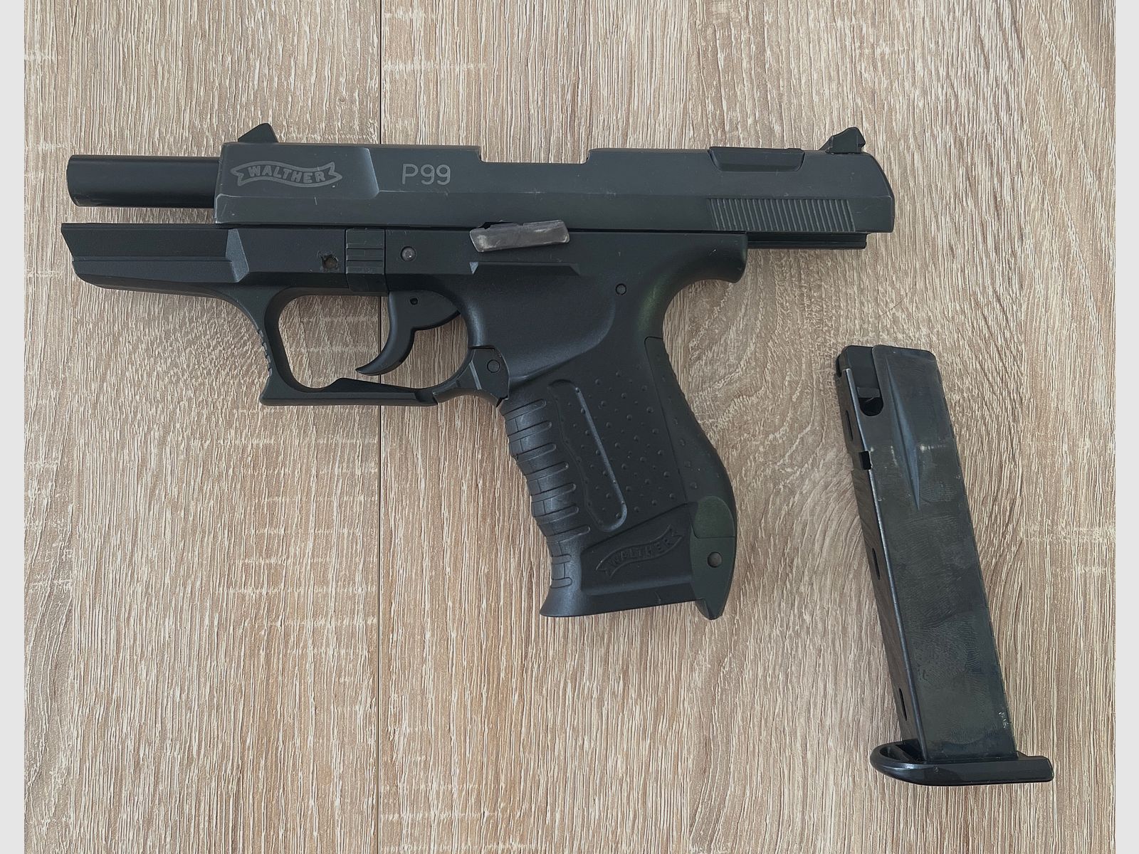 Walther P99 - 9mm P.A.K. - pistola de fogueo