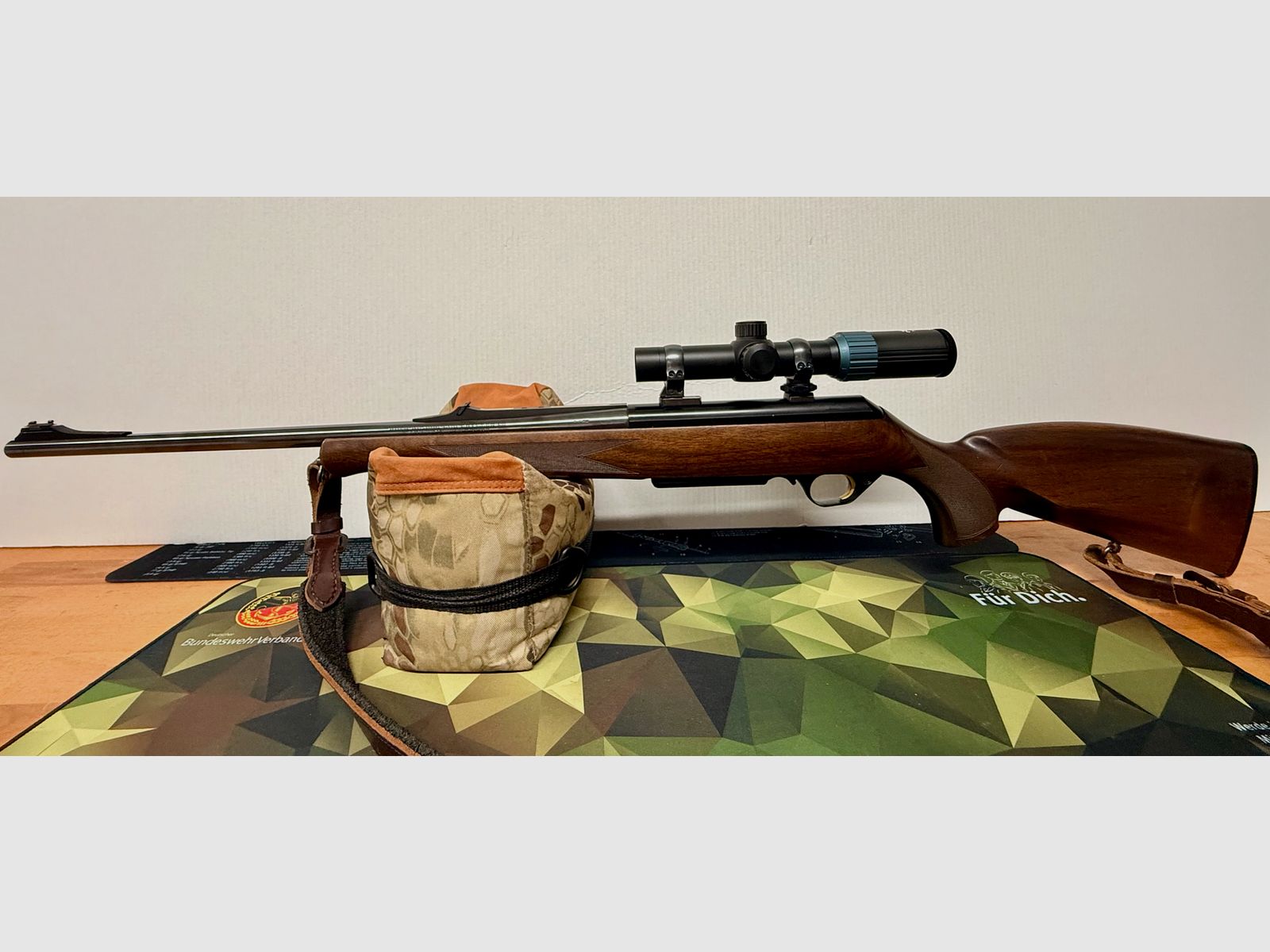 Browning Acera straight-pull repeater 30-06 incl. Luger 1-4x26 stalking scope & sling, afbeelding 1 van 11