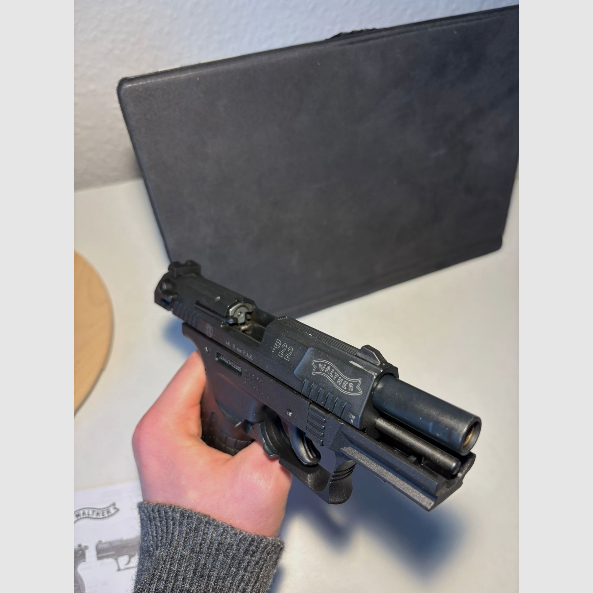 Walther P22 Ready Schreckschuss Pistole 9mm P.A.K. schwarz inkl. Holster und 84 Platzpatronen