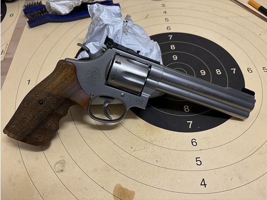 Smith & Wesson 686 Target Champion