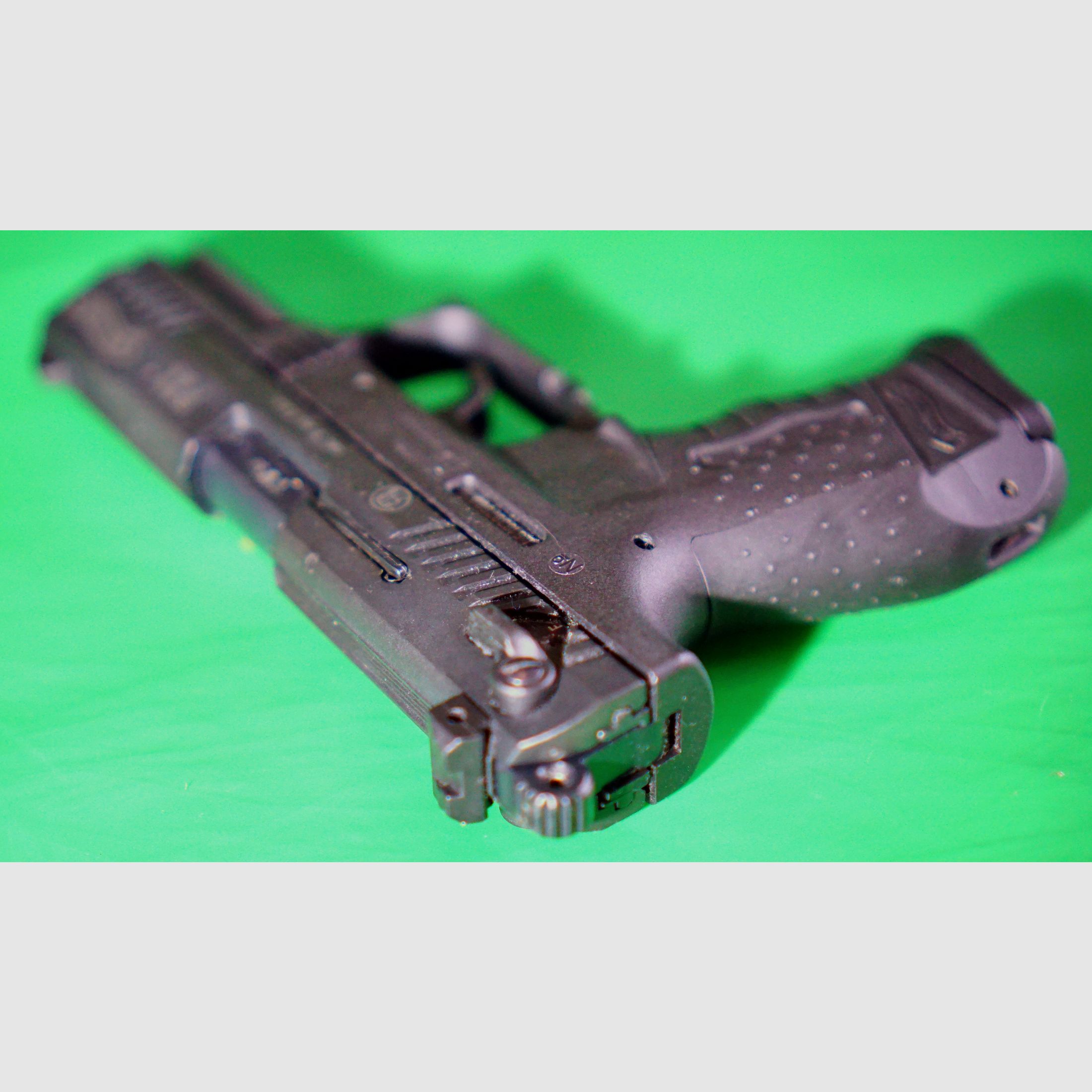 Walther P22 Schreckschuss Pistole 9mm P.A.K. (PTB 778) schwarz mit Lederholster