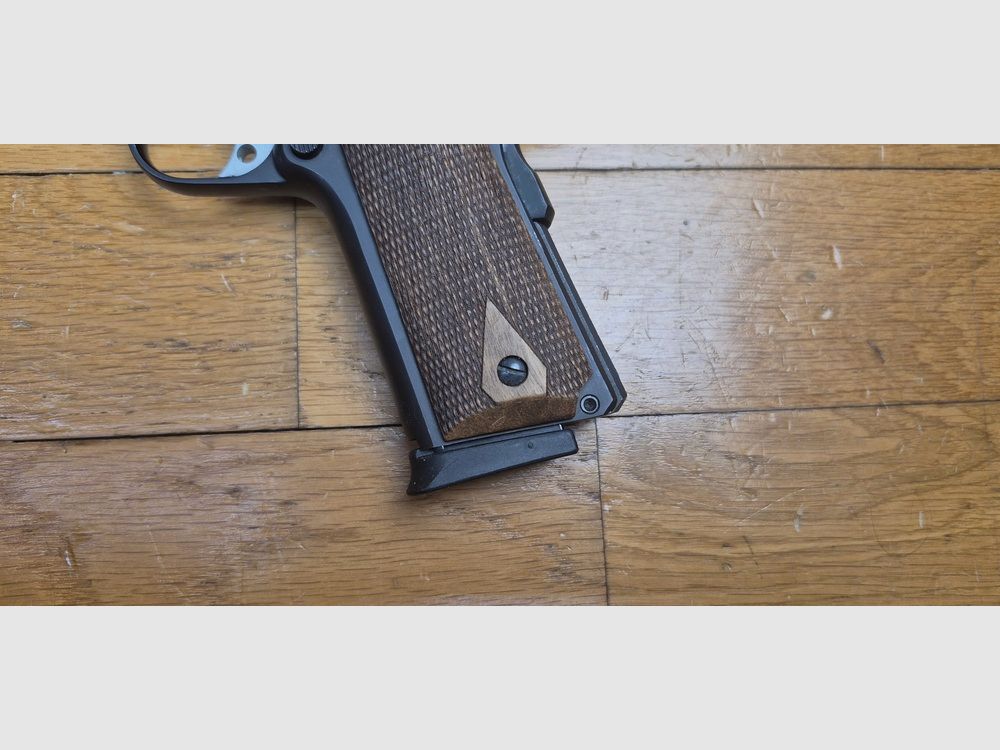 Sehr schöner Tanfoglio-Pistole – Modell 1911 Witness Custom – Kal.45 ACP – Vollstahl – Makellose Griffschalen – Exzellente Mechanik und Ästhetik – Wunderschöner Lauf – Zwei Magazine und Originalkoffer – Eines der besten Preis-Leistungs-Verhältnisse auf dem Markt – TBE+, Bild 3 von 17