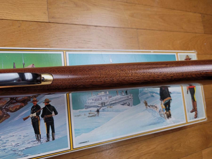 Sehr schöne Winchester Commemorative – „RCMP Centennial 1873-1973“ – Musket 1894 – 9.500 Ex. – 30-30 Win – Originalverpackung – Perfekter Zustand, Bild 18 von 24