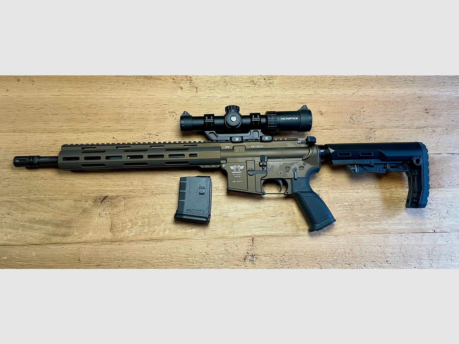 Neu! Messerschmitt AR 15 .223 Rem - 14,5" in Bronze mit ZF 1-6x24 Red Dot Funktion