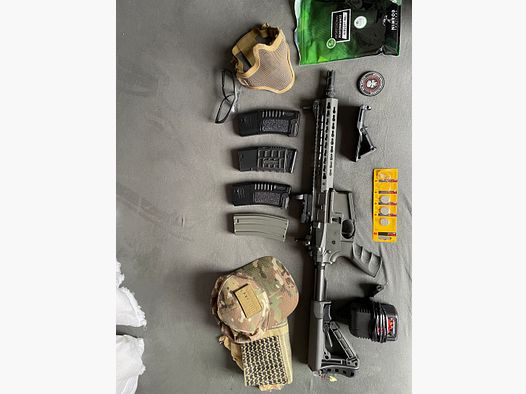 Airsoft CM16 E.T.U. SRL inkl. Schutzausrüstung und Zubehör