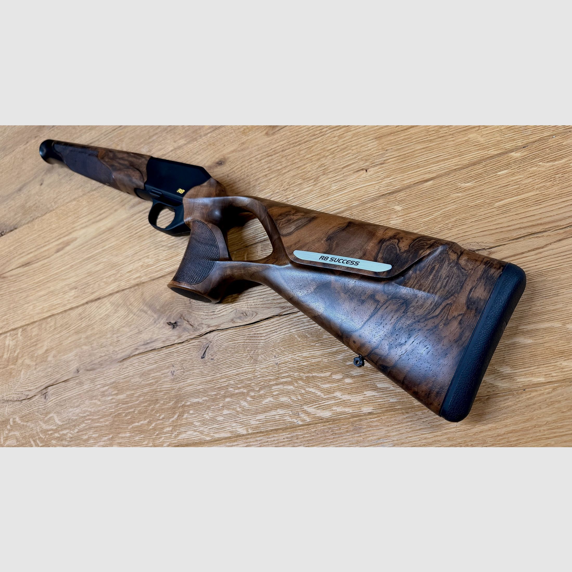Blaser R8 Success Schäftung / Holzklasse 4 / R8 Logo in Gelb / top Holz absolute Gelegenheit
