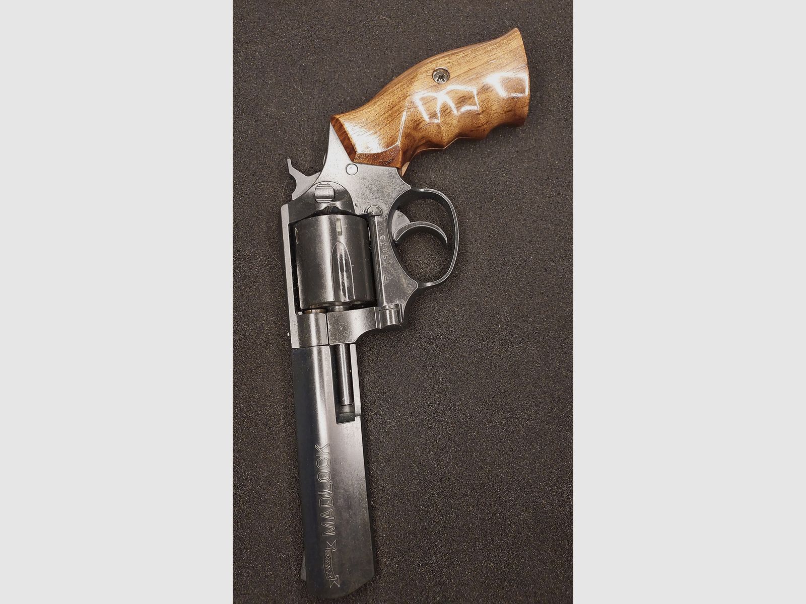 IWG Madlock revólver de detonación, cal. 9 mm R Knall (.380 Knall), PTB 721, "Hecho en Alemania" con funda de hombro de cuero