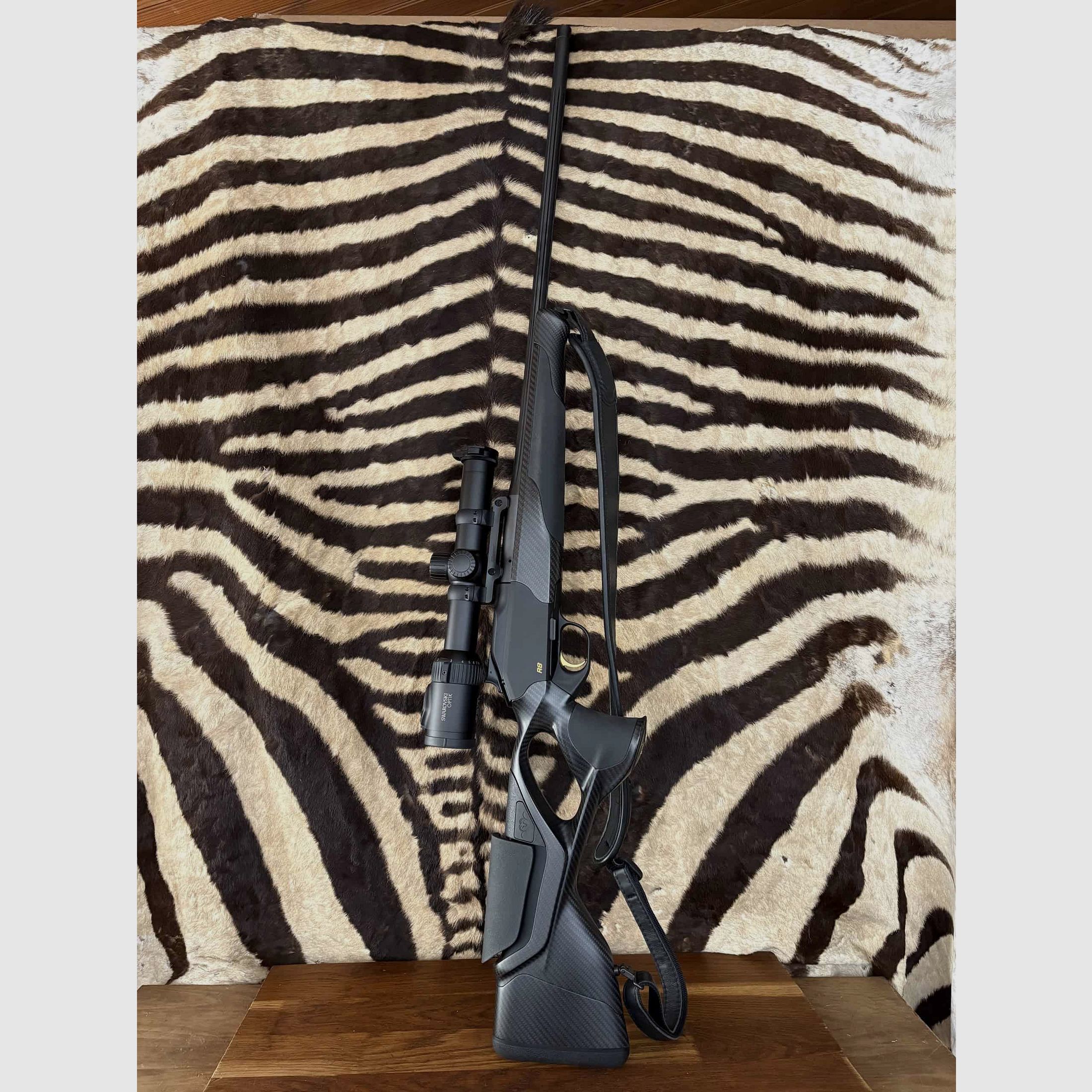 Blaser R8 Ultimate Carbon Linkshänder .300 Win Mag – verstellbare Schaft – Z8i+ 1-8×24, Bild 1 von 9