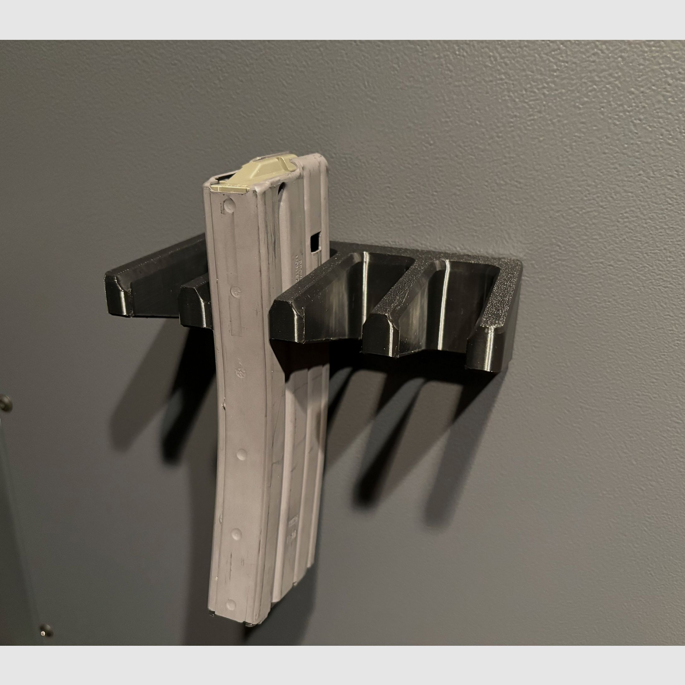 magnetic AR-15 magazine holder