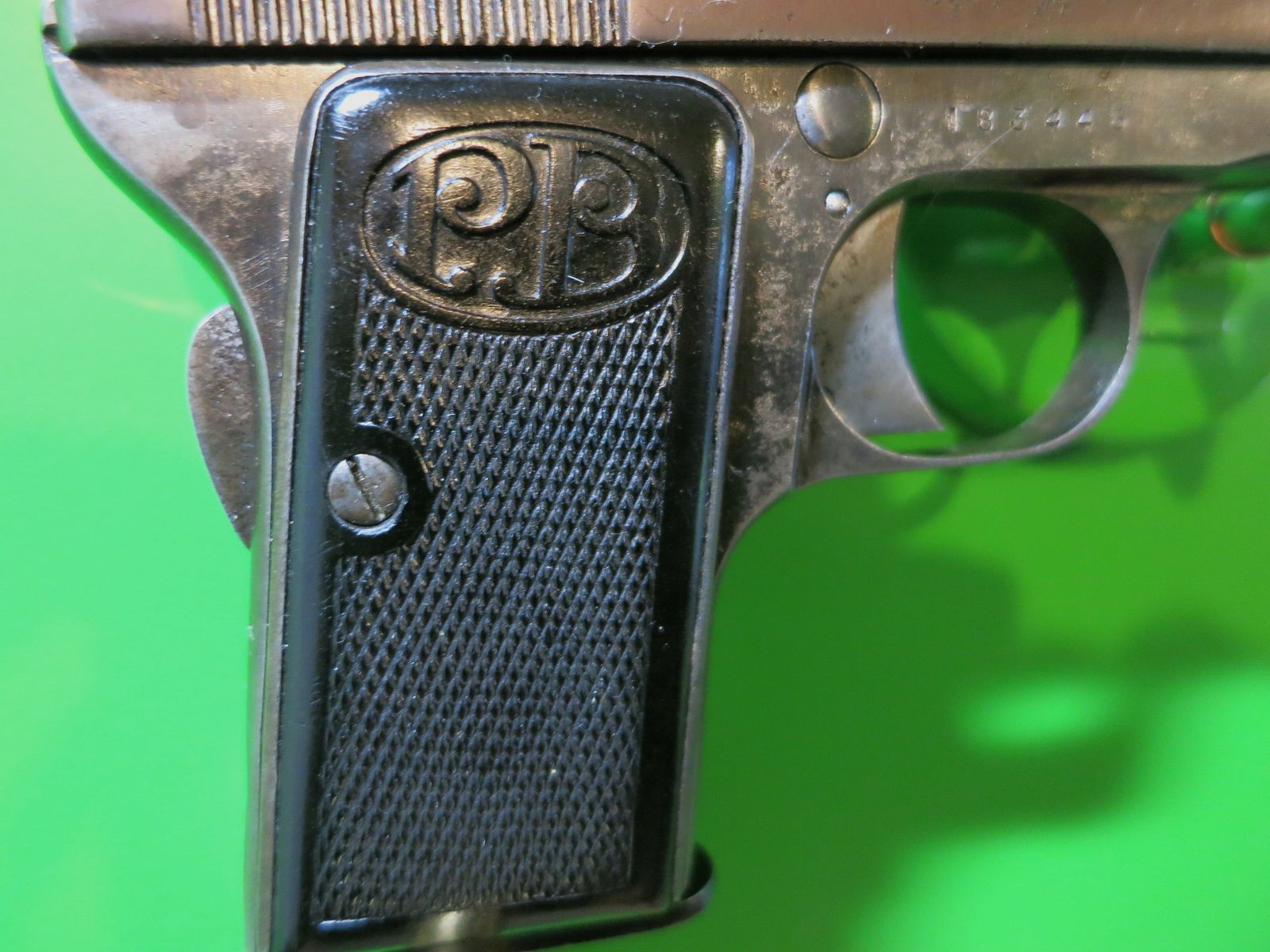 Pistola de bolsillo Beretta Mod. 1920 (418) Versión III; 6,35 mm Browning; J. Bond 007!        #38-