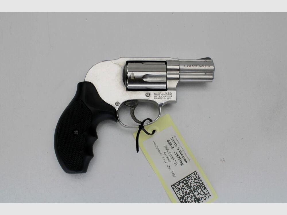 Revolver Smith & Wesson 649-3 with concealed hammer .357Mag