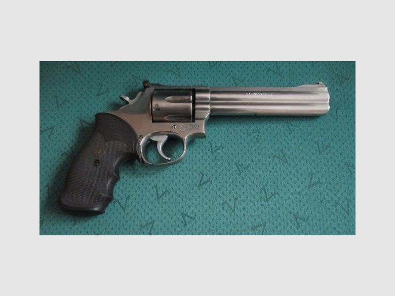 Revolver Smith & Wesson 686 6 Zoll mit Pachmayr Griff	 686