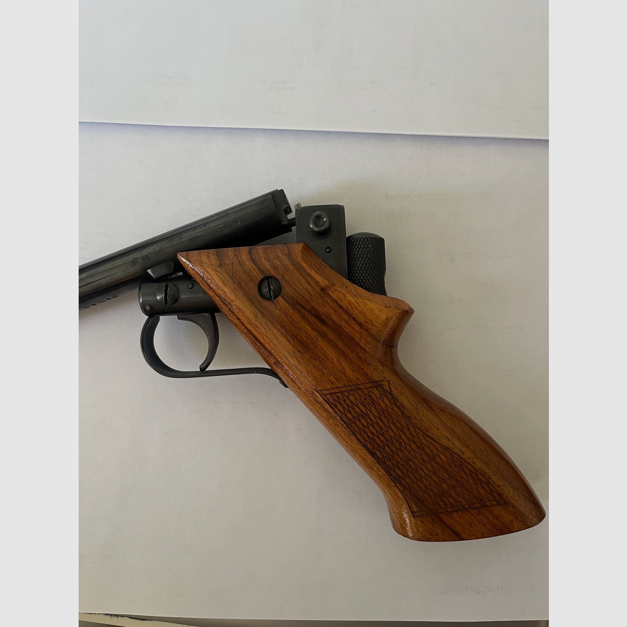 Brünner .22 lang Kipplauf-Kurzwaffe