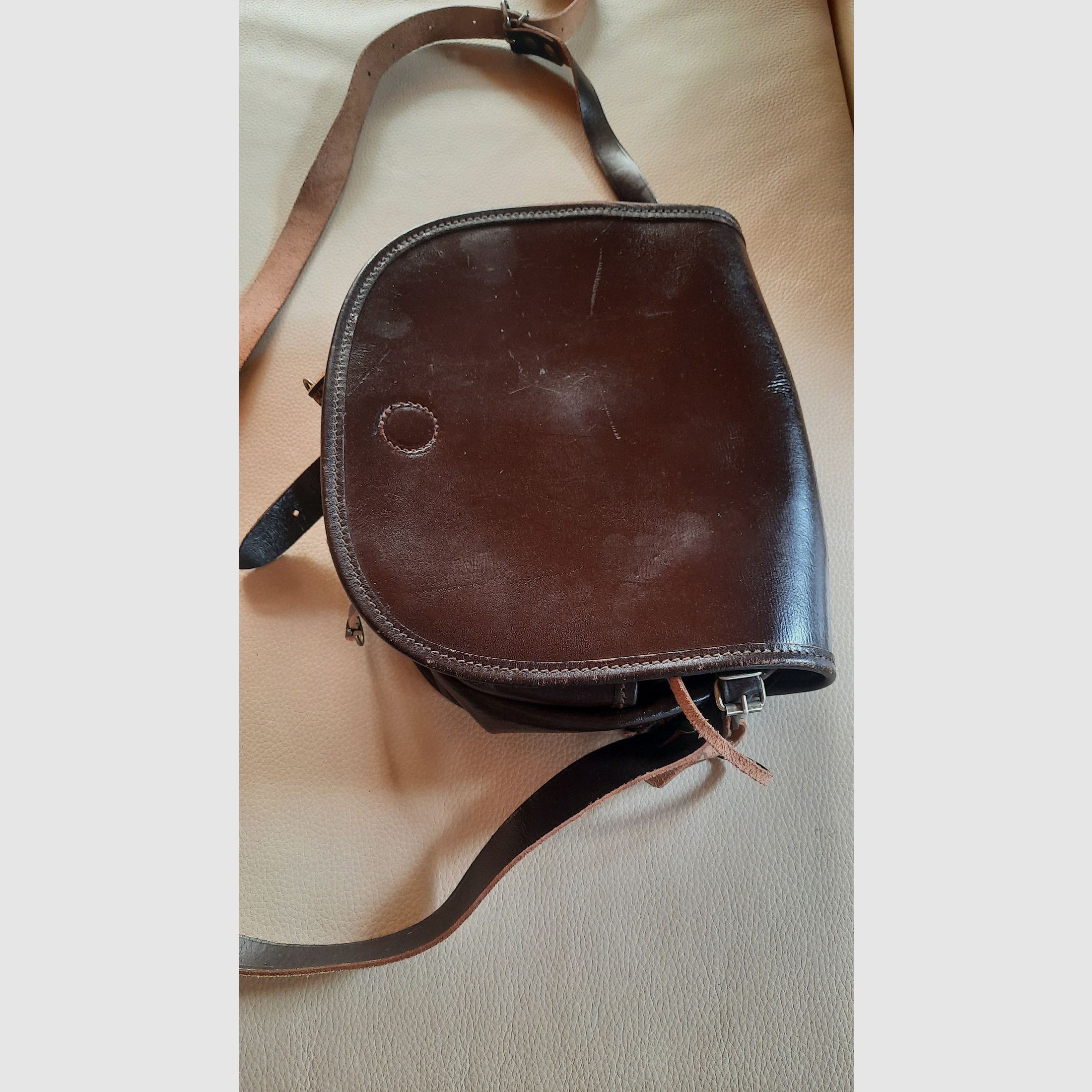 Lederset mit 2 Fernrohrköchern, einer Jagdtasche und einem Patronengurt