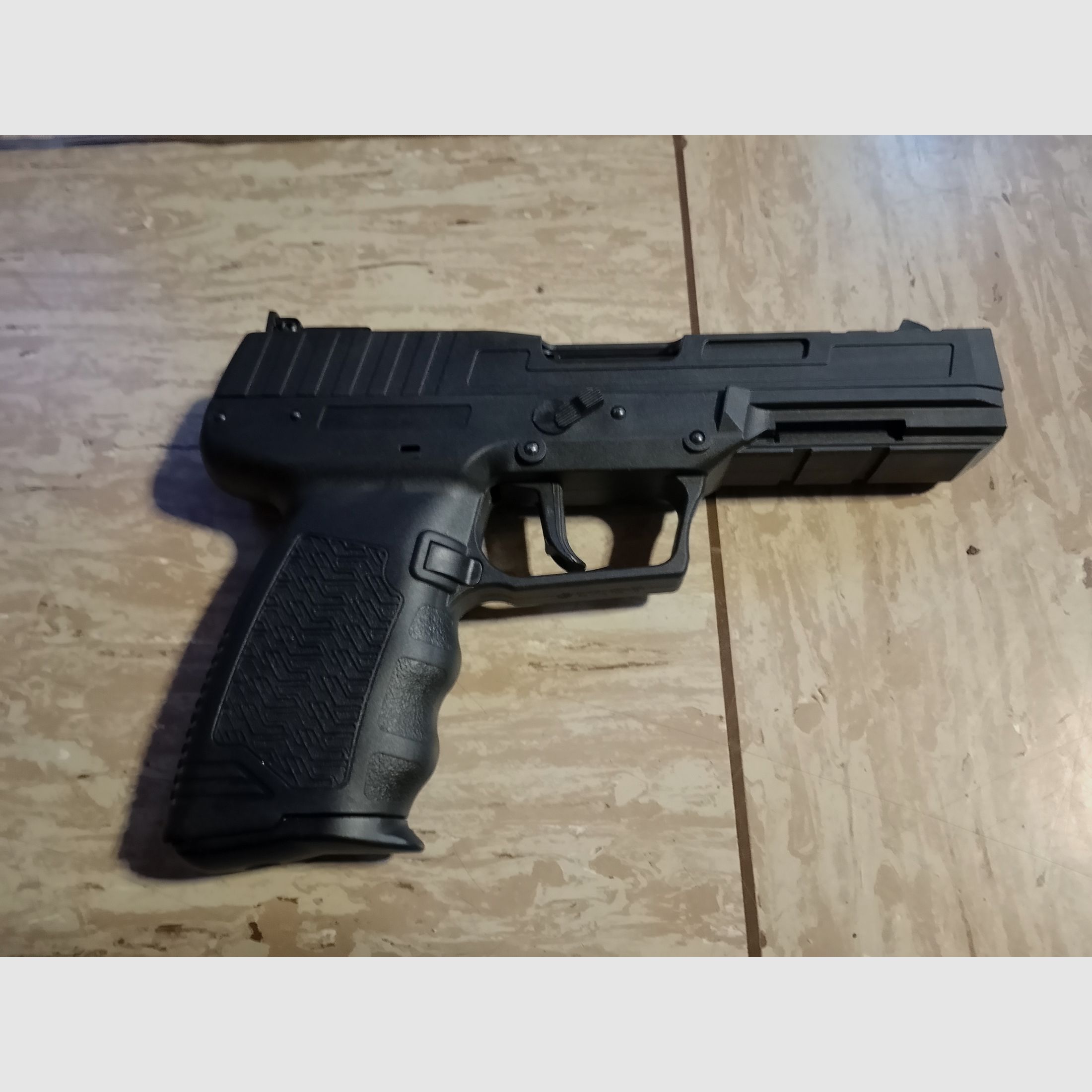 Kli Maverick GBB Gas Blow Back Airsoft Pistole mit Zubehör Greengas + Stahl + 0,20g H&K + ASG  BB's Set 