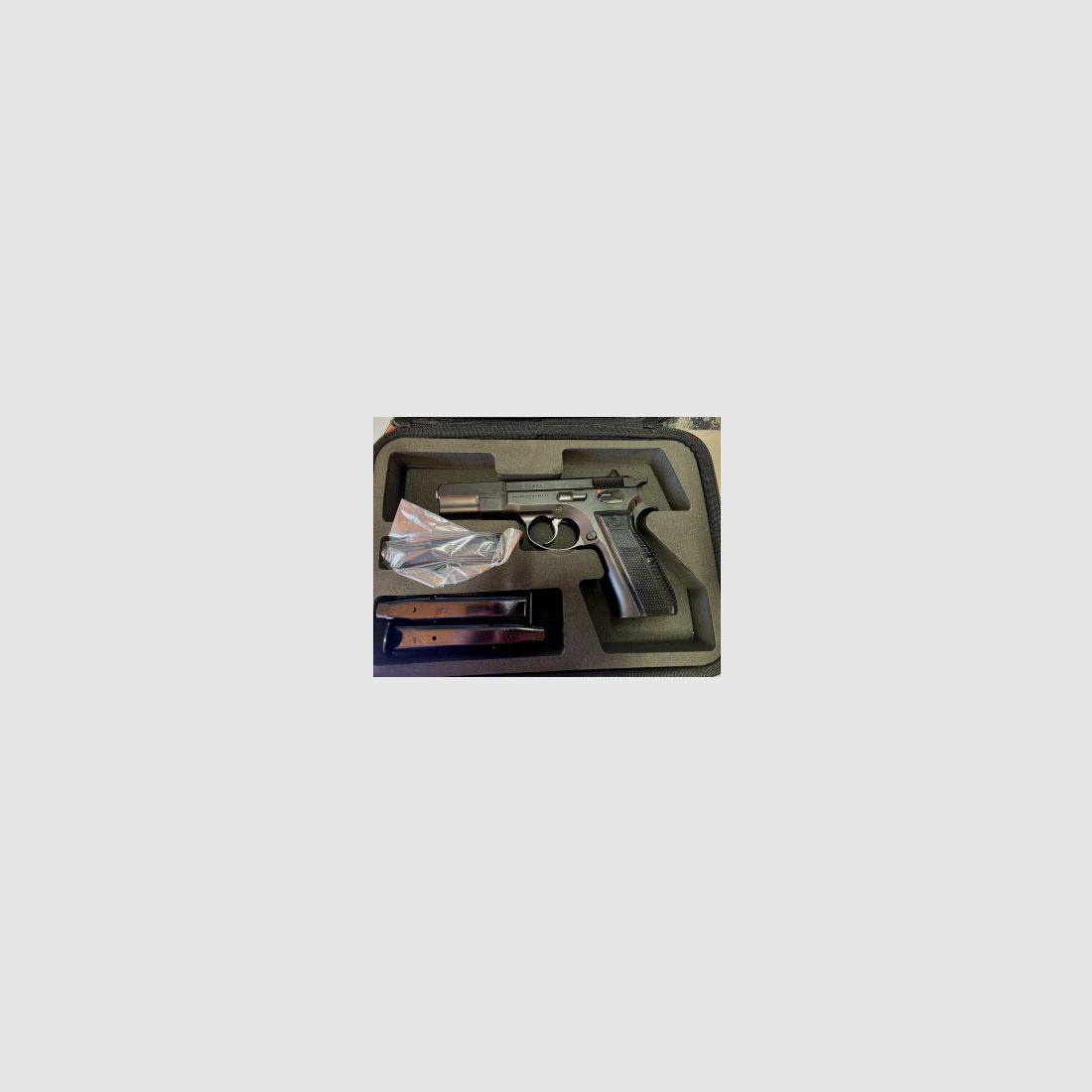 CZ75 Legend 9mm Luger Edición Especial