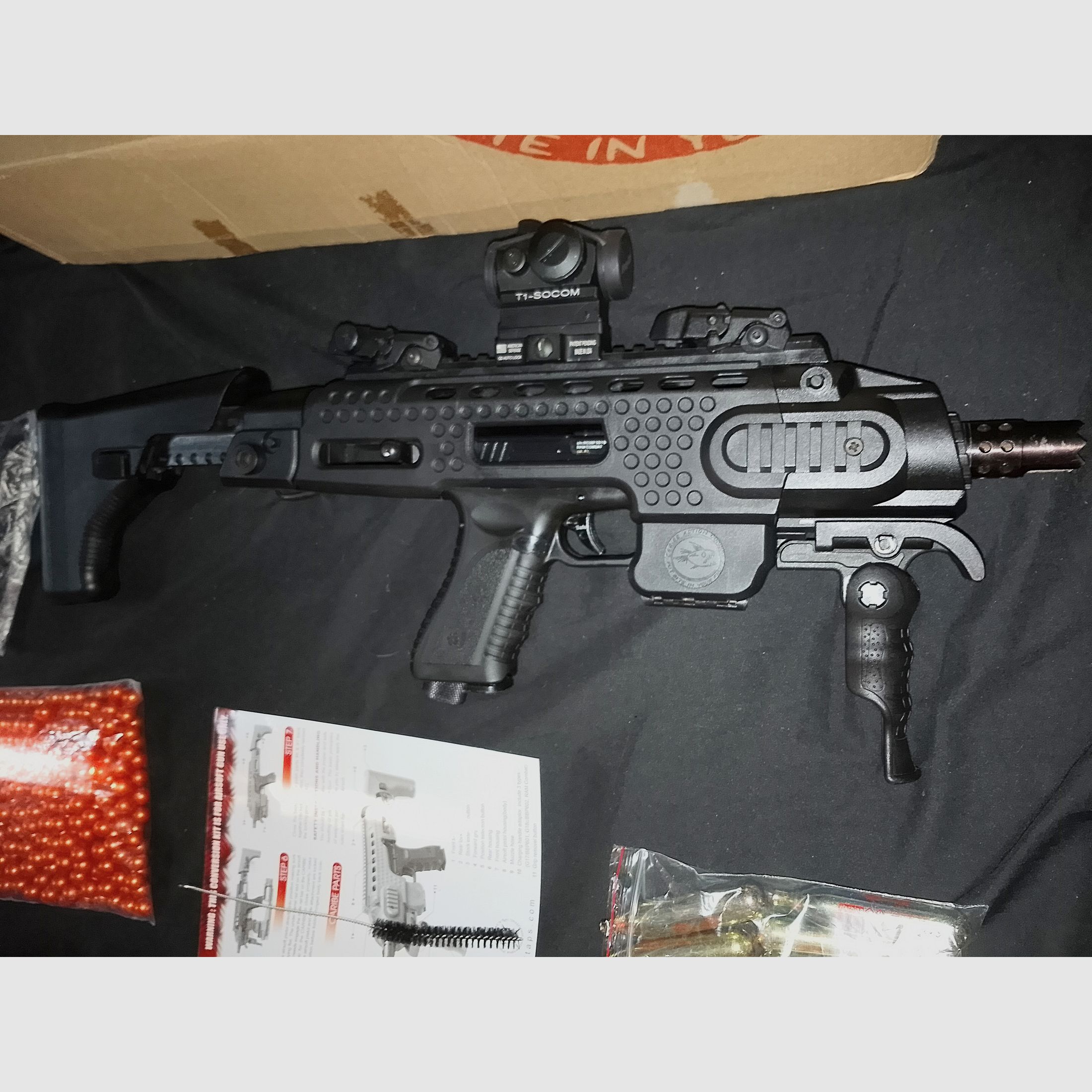 RAM Cal .43 Combat (Glock) + 4 Magazine + Aps Caribe Action Conversion Kit T1-Socom Visier und Zubehör Co2 Rubberballs Paintballs
