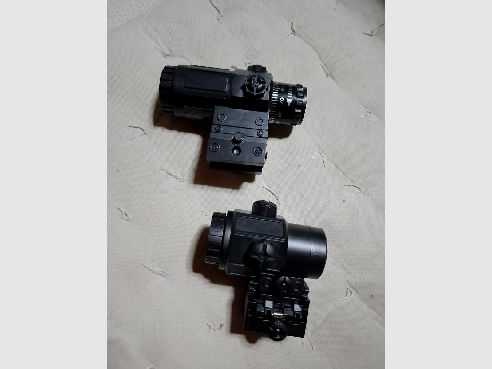 2 pcs. foldable sight magnifier dummy optics sight magnifier as good as new Airsoft Softair rifle Paintball