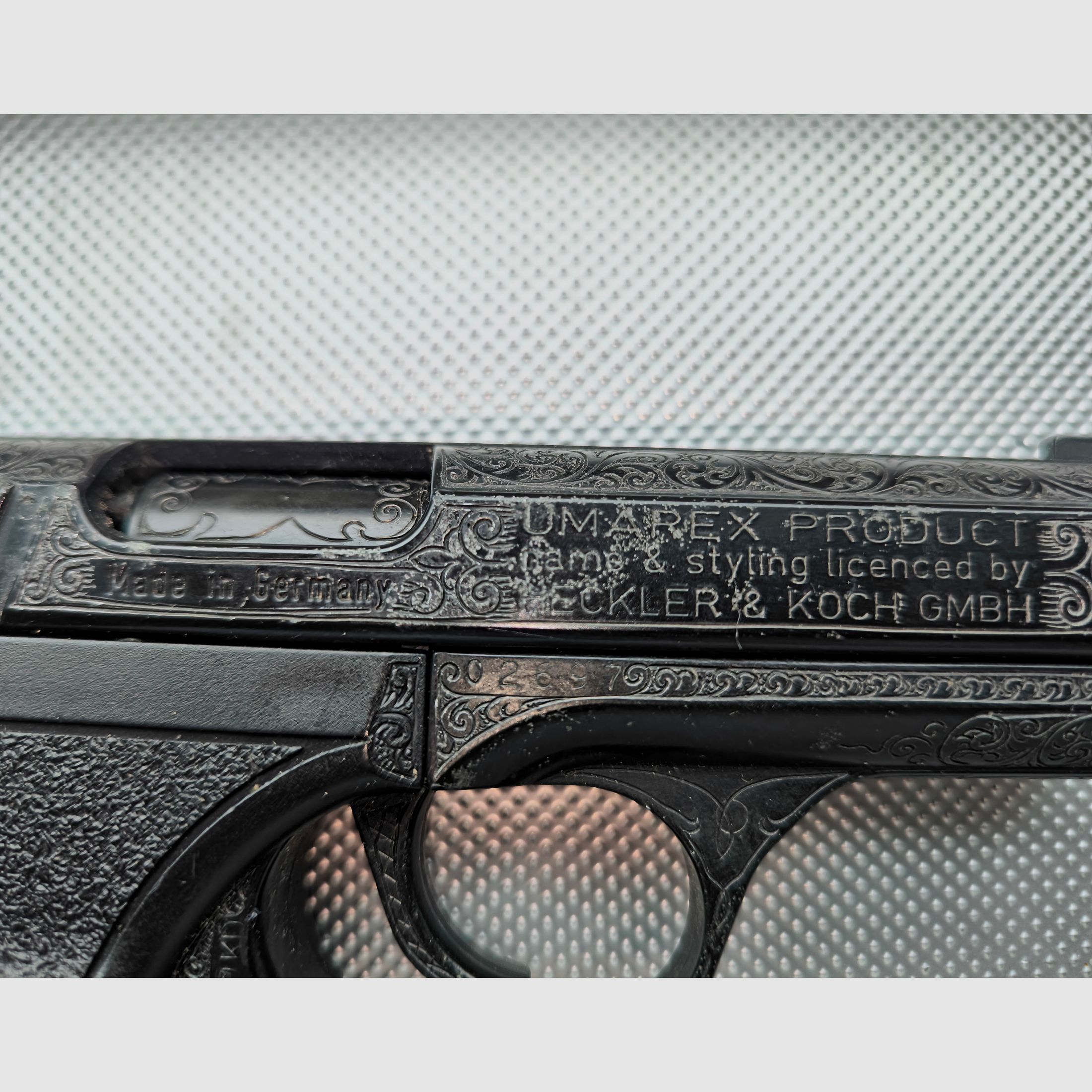 ⚠️ Attention collectors - display piece - absolute rarity - Heckler & Koch SP9 with factory engraving, a true rarity from the 1990s - visually & functionally in impeccable top condition!! Absolutely as new & only fired once for testing!! PTB - 541