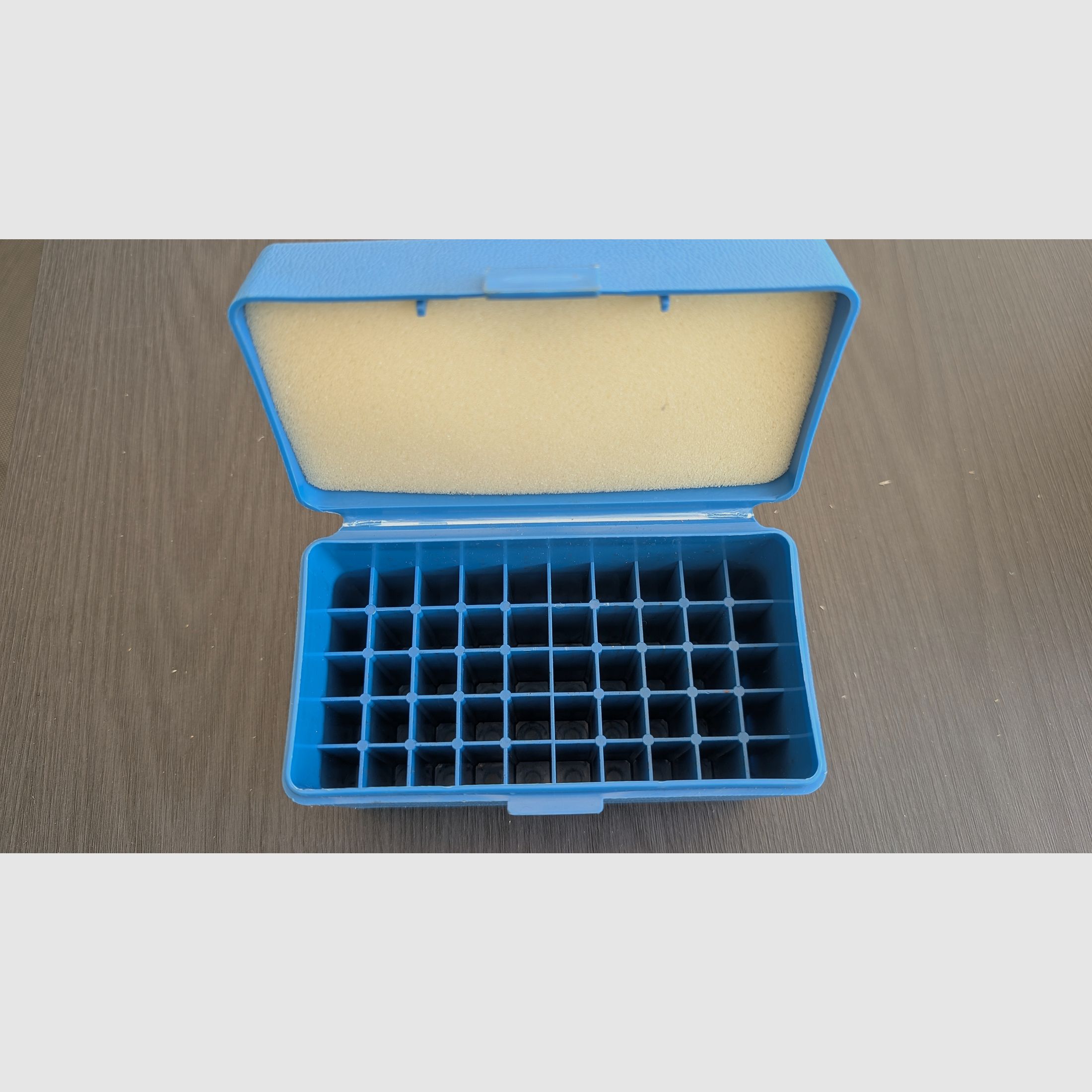 Original Munitionsbox von MTM für Gewehrpatronen mit Schaumstoffeinlage