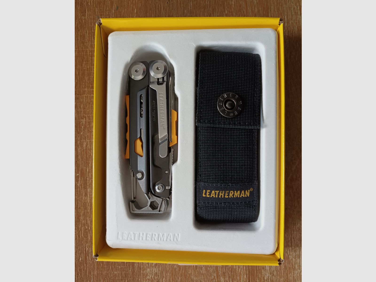 Leatherman Signal Multi-Tool - 19 Werkzeuge + zusätzlicher Bitsatz