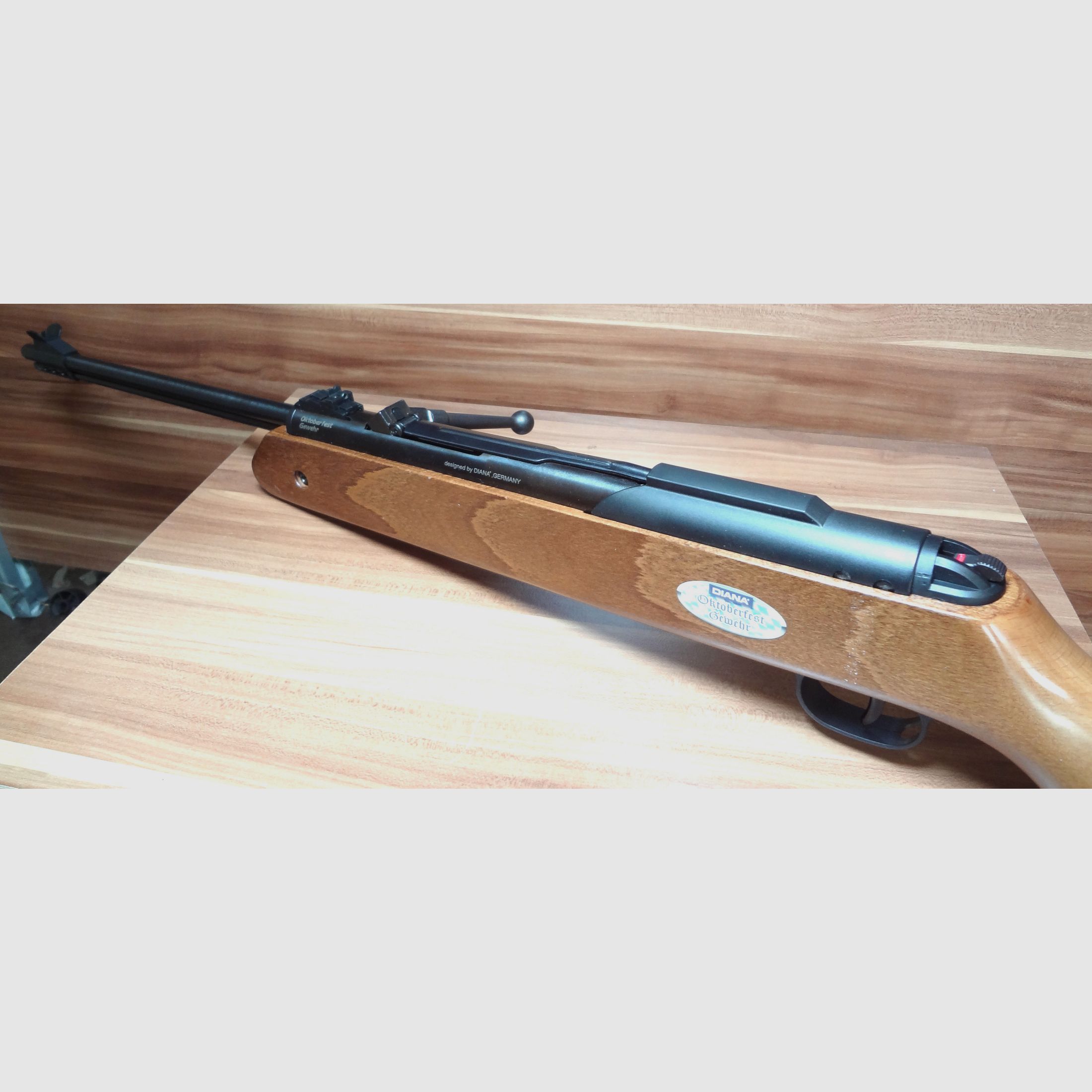 Rifle de Oktoberfest DIANA de madera 4,4 mm BB - Aire comprimido de resorte | Repetidor
