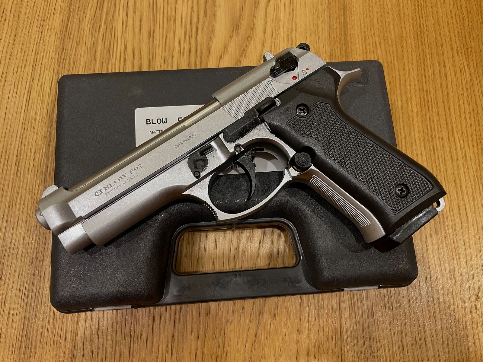 BLOW F92 Chrome Matt – 9 mm P.A.K. / Beretta 92F replica / Replica – EU-brede verzending / EU-Wide Shipping, afbeelding 3 van 3