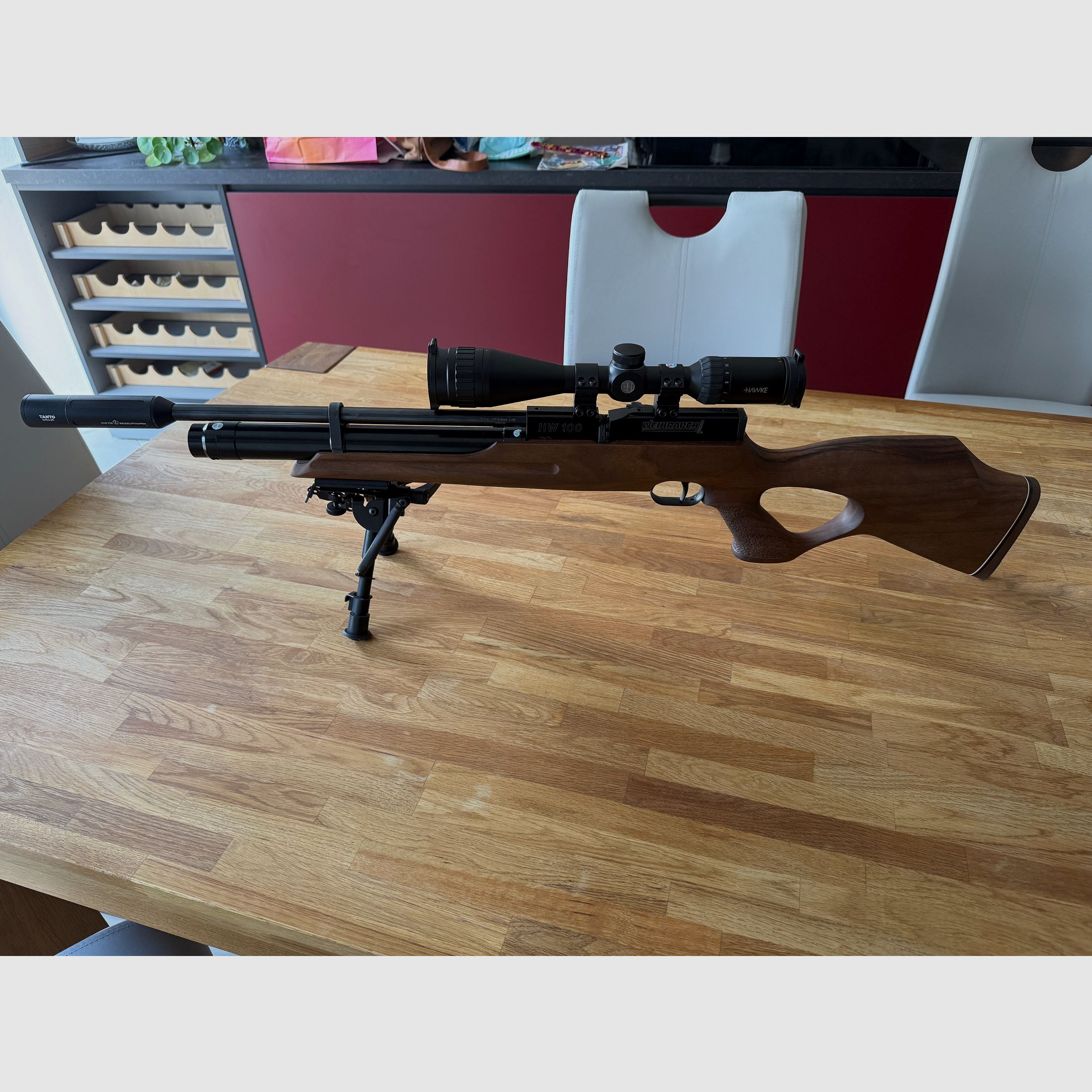 Weihrauch HW 100 con culata agujereada y mucho accesorio