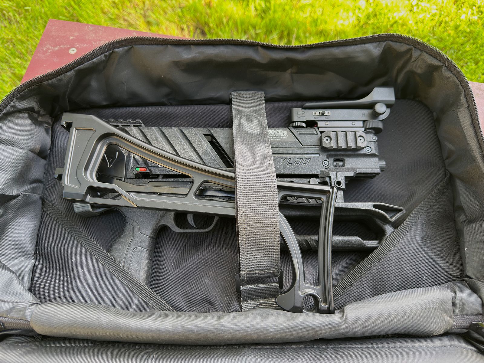 Ultrakomplettpaket EK Archery Vlad Repetierarmbrust mit 8 Schuß Magazin, Tasche, 30, 60 und 90 lbs Bogen, 6 Speadloader, Reddot, Ersatzsehenen, Pfeile usw.