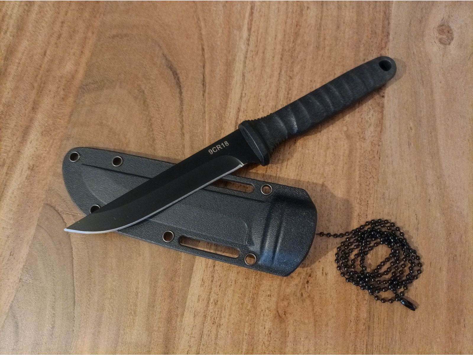 Schönes Taschenmesser Edelstahl mit Scheide zum einrasten.