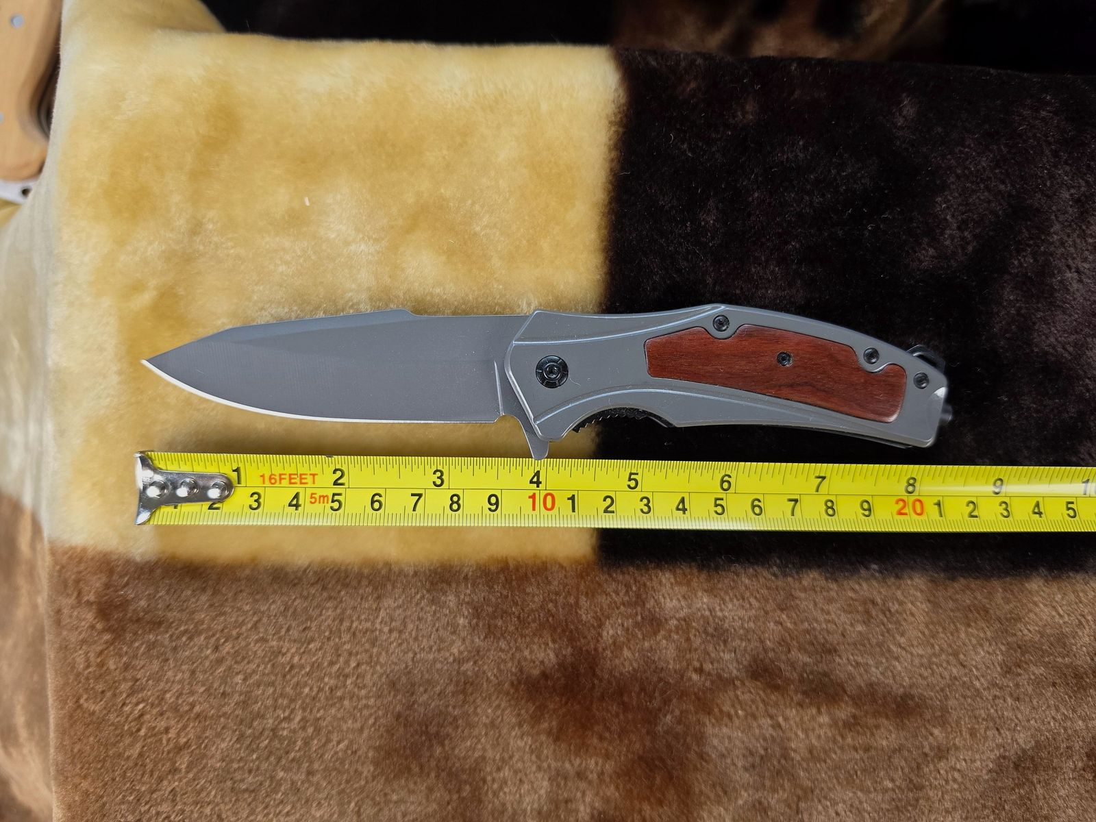 Taktisches Klappmesser mit Holzeinlage, Gürtelclip & Flipper (Einhandmesser / EDC), Bild 1 von 5