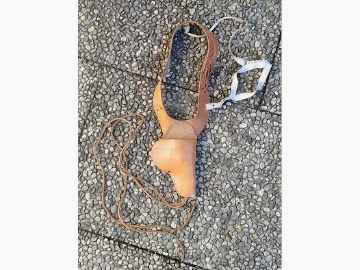 Schulterholster aus Leder