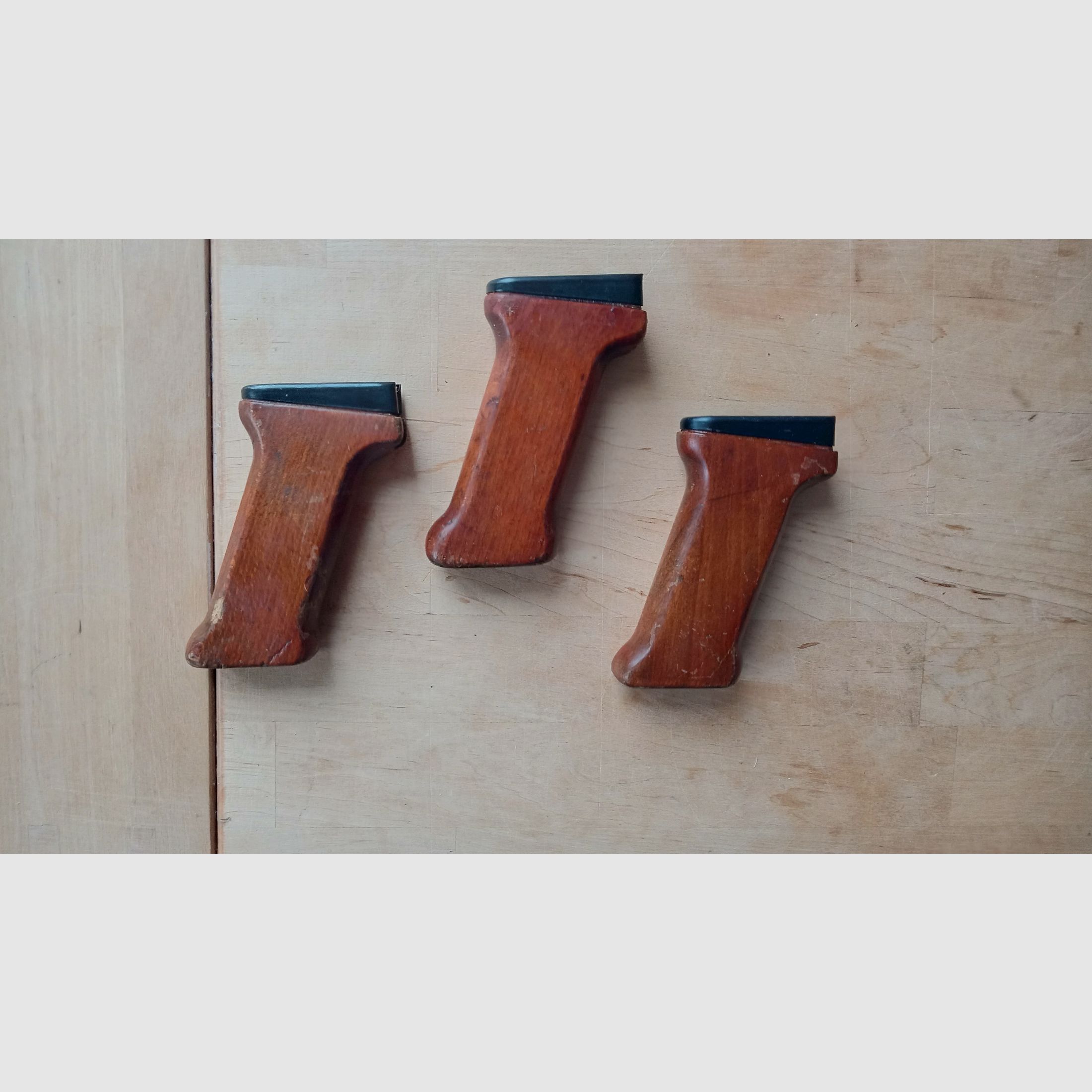 Originele Hongaarse AMD-63 pistoolgrepen van beukenhout // AMD 65 AKM grip beukenhout