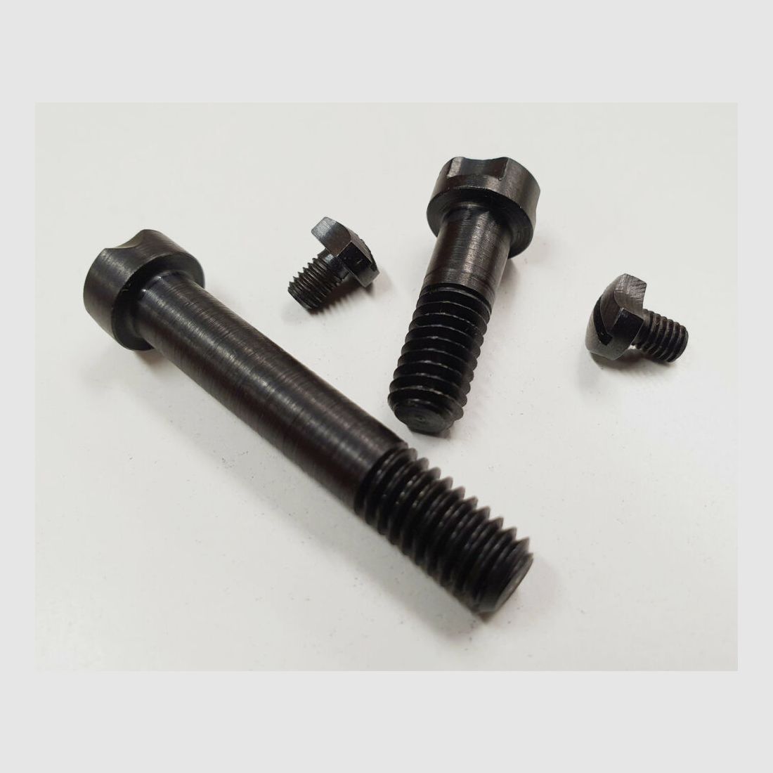 Schwaben Arms GmbH Set di viti Mauser K98 2x vite di sistema / vite di cassa (corta/lunga) 2x vite di sicurezza