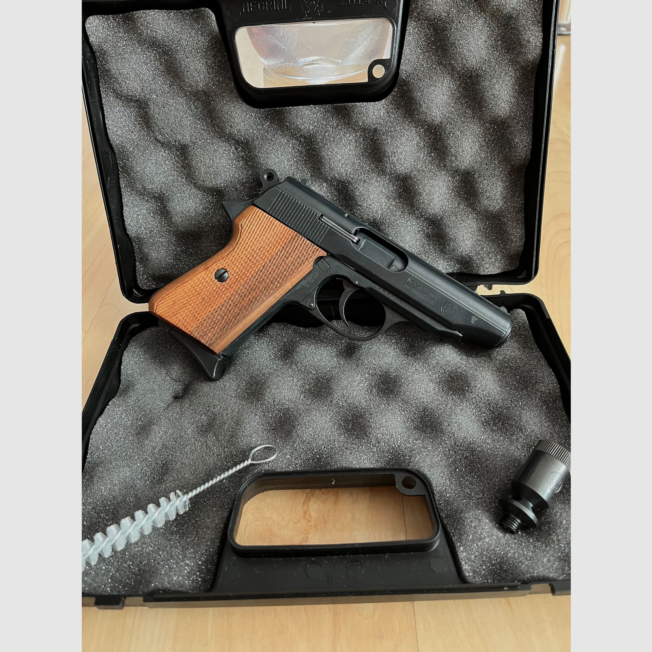 ME 9 Para pistola 9mm P.A.K impugnature in legno, immagine 1 di 4