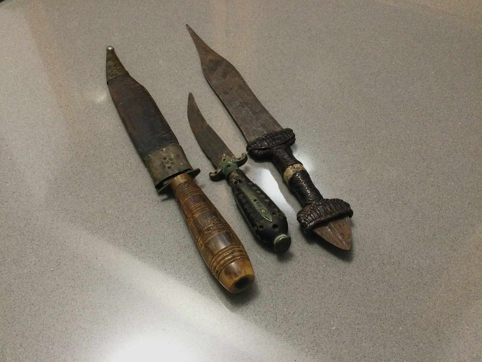Couteaux, poignards, très ancien, ensemble muséal. Collectionneurs, amateurs