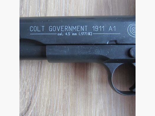 Colt 1911 A1 Commemorative Co 2 Pistolet 4,5mm BB z Red Dot