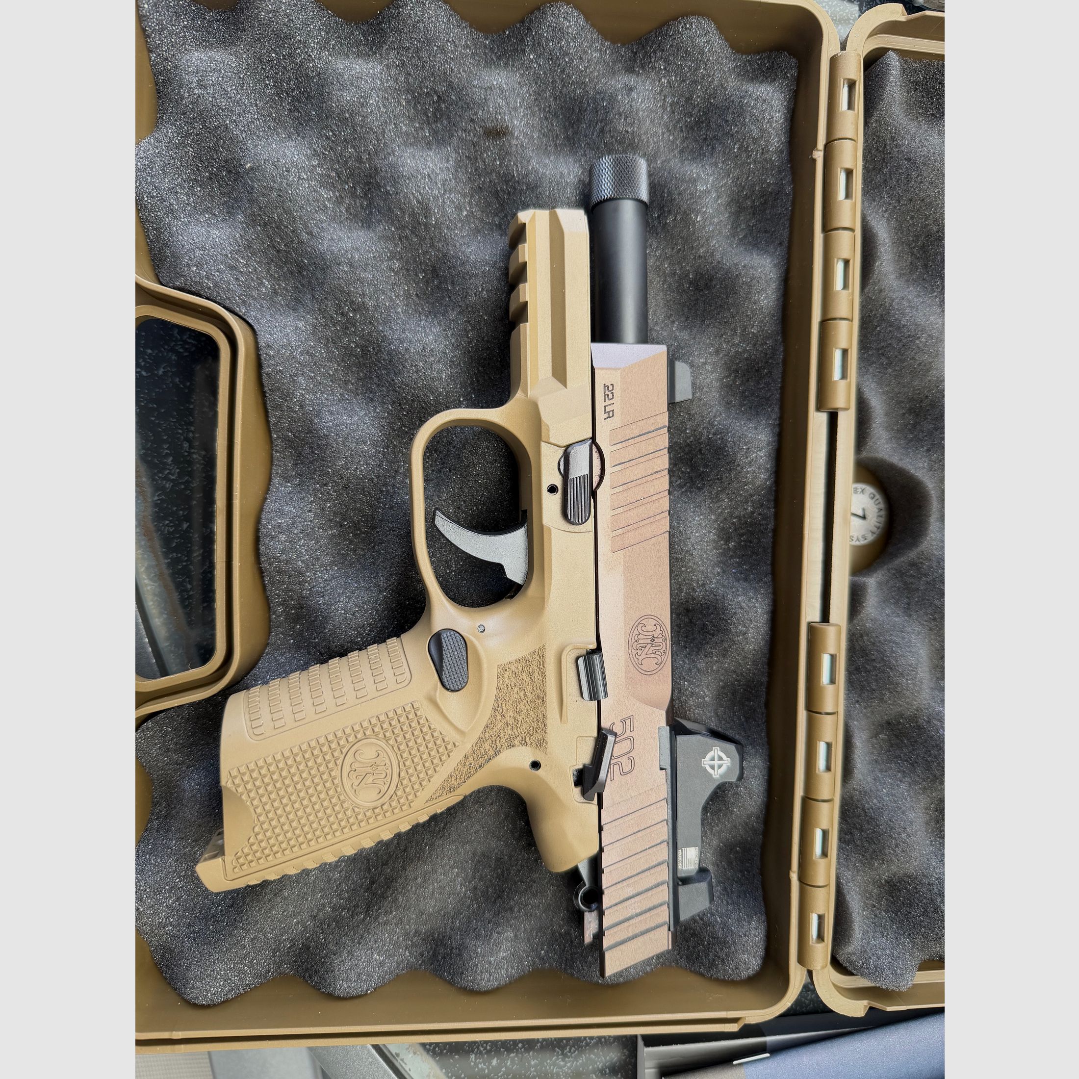 FN502T FDE | with red dot sight | like new